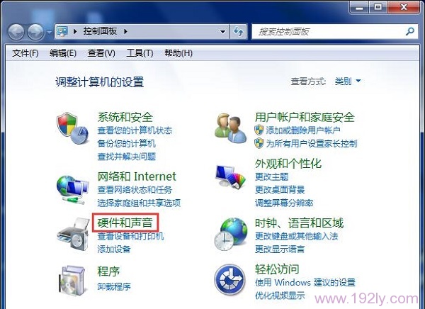 在Win7控制面板中，点击“硬件和声音”选项