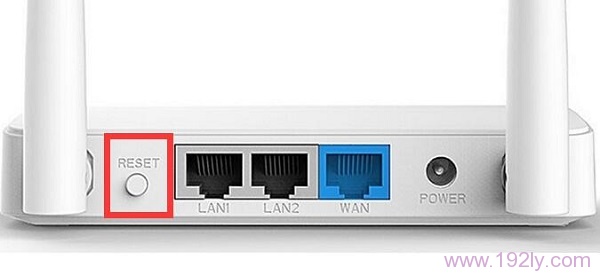 按住复位按钮,把优酷路由宝恢复出厂设置