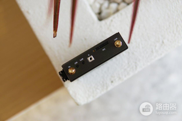 蒲公英R300A智能组网体验:不到3百就有工业级4G路由器