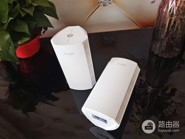 双网合一，毫秒级信号切换，大户型就选锐捷星耀M18路由器