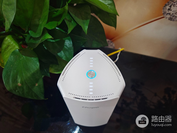 双网合一，毫秒级信号切换，大户型就选锐捷星耀M18路由器