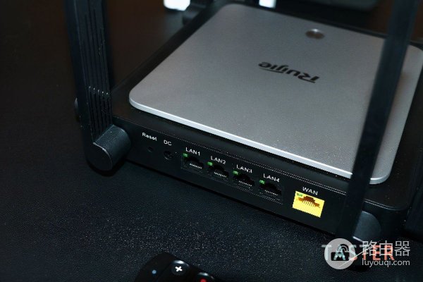 又一旗舰路由器开售:8*8*8天线矩阵+WiFi6,百元价位最高性价比