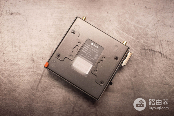 折腾一个工业路由器,4G+智能组网,蒲公英R300A体验