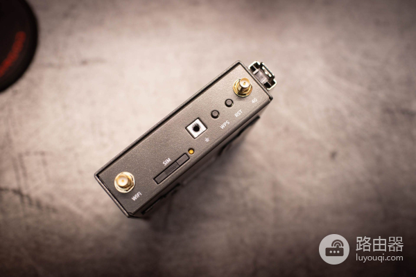 折腾一个工业路由器,4G+智能组网,蒲公英R300A体验