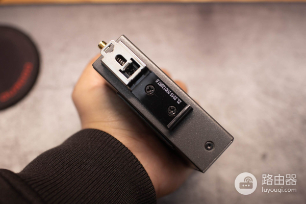 折腾一个工业路由器,4G+智能组网,蒲公英R300A体验