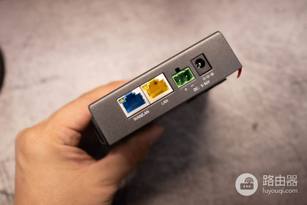 折腾一个工业路由器,4G+智能组网,蒲公英R300A体验