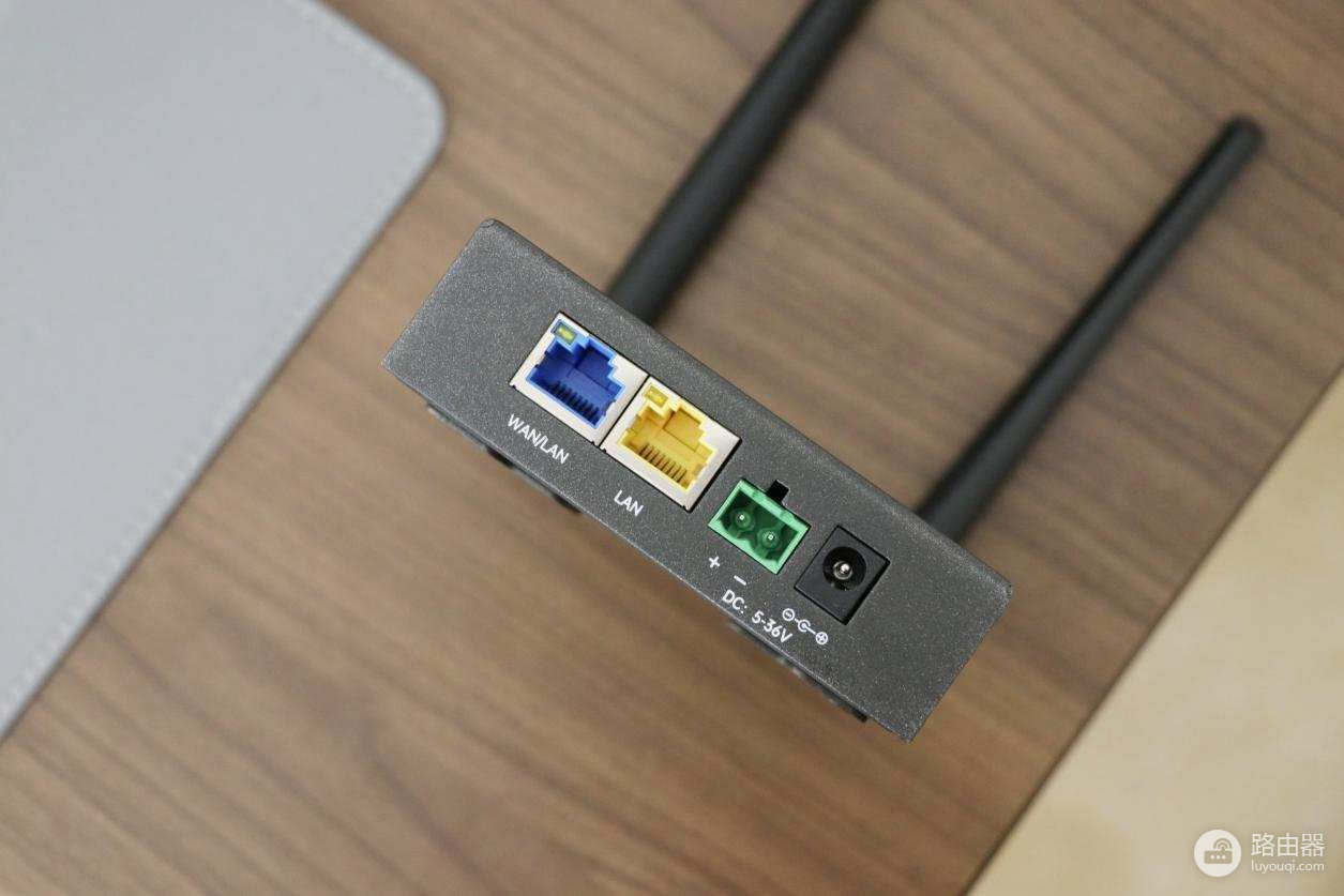 不用网线也能发出WiFi信号，蒲公英 R300A 4G工业路由器为何这么强