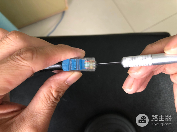 路由器WiFi信号差上网慢(路由器wifi很慢)