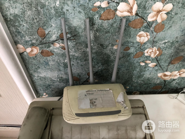 路由器WiFi信号差上网慢(路由器wifi很慢)