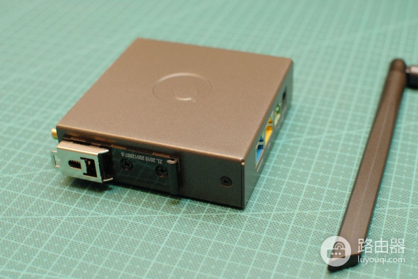 蒲公英4G工业级路由器R300A：全网通，双备份网络，支持智能组网