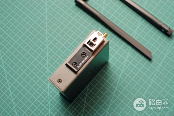 蒲公英4G工业级路由器R300A：全网通，双备份网络，支持智能组网