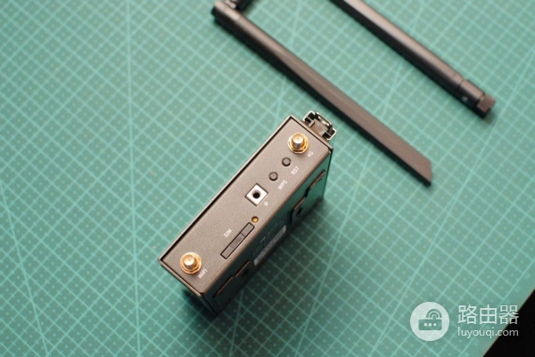 蒲公英4G工业级路由器R300A：全网通，双备份网络，支持智能组网