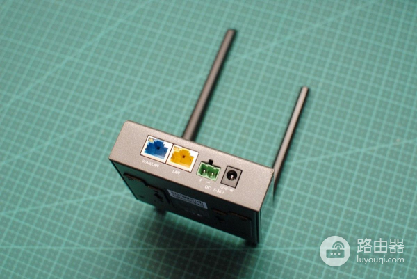 蒲公英4G工业级路由器R300A：全网通，双备份网络，支持智能组网