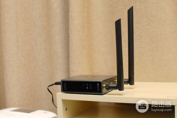 蒲公英4G工业级路由器R300A：全网通，双备份网络，支持智能组网