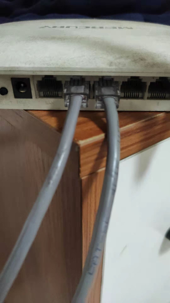 无线路由器老是掉线连不上(无线路由老是掉线,上不了网)