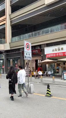 自从家里路由器上绑了电池(路由器上绑个电池)