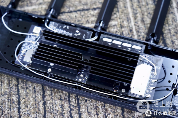 B站UP主人手一个?小米AX6000增强版路由器拆解测试