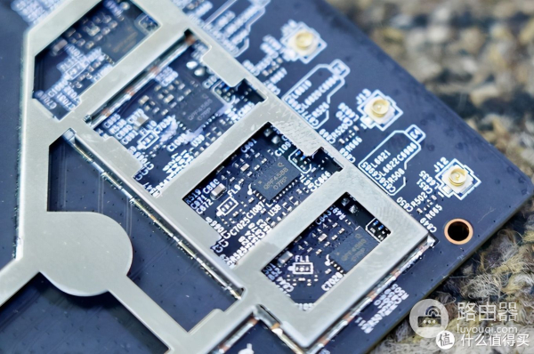 B站UP主人手一个?小米AX6000增强版路由器拆解测试