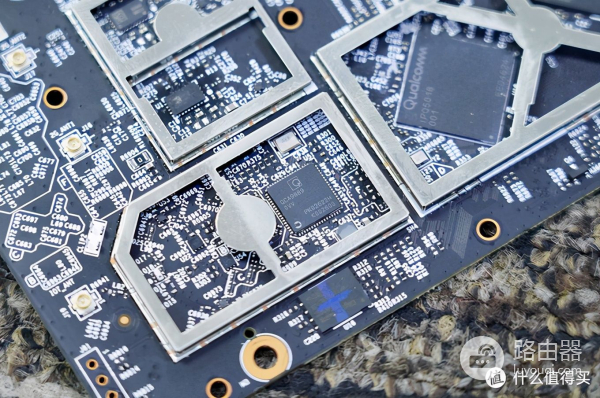 B站UP主人手一个?小米AX6000增强版路由器拆解测试