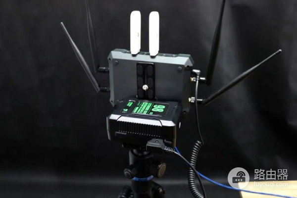 花火聚合路由器没有内置电池被打脸?移动电源外挂DIY分享