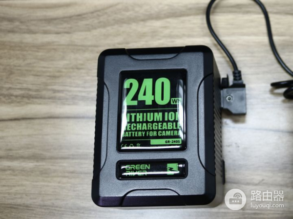 花火聚合路由器没有内置电池被打脸?移动电源外挂DIY分享