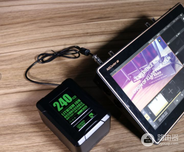 花火聚合路由器没有内置电池被打脸?移动电源外挂DIY分享