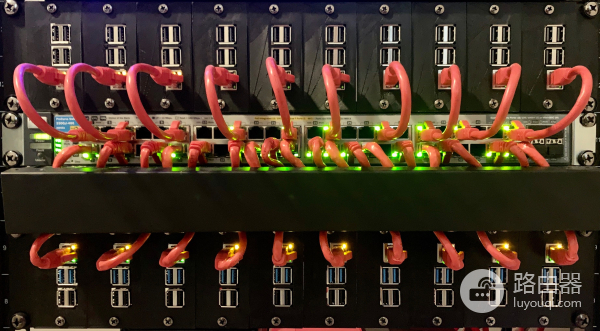 由一个软路由或者NAS在单机跑虚拟化应用,这样做其实挺憨的