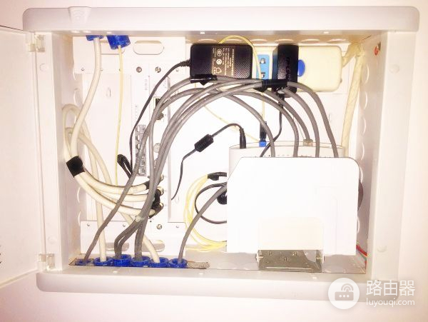 路由器应该放在哪(路由器装在哪个电源上)