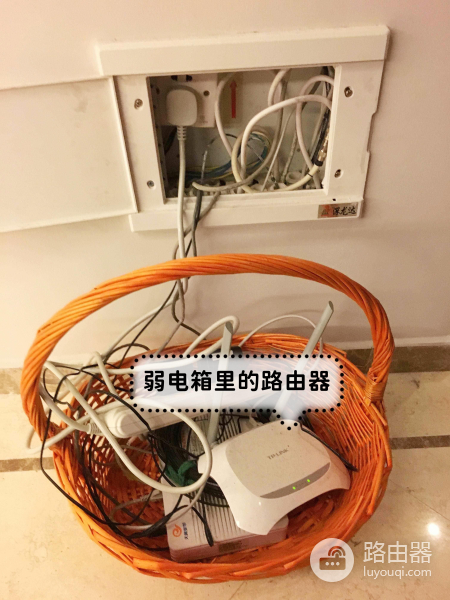 路由器的摆放位置很关键(路由器放客厅哪个位置最好)