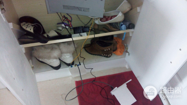 路由器的摆放位置很关键(路由器放客厅哪个位置最好)