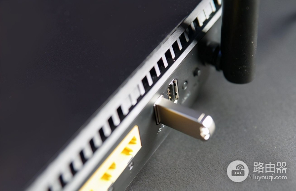 路由器的USB接口有什么用(路由器连接宽带口是哪个口)