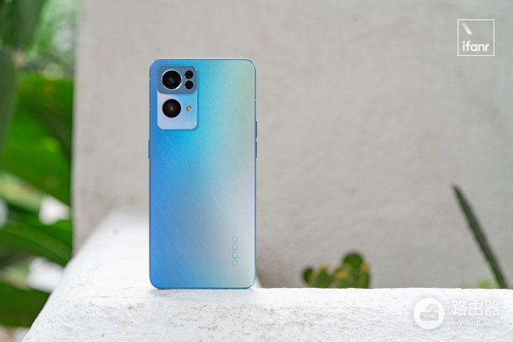OPPO Reno7 Pro 评测：超感光猫眼镜头会发光