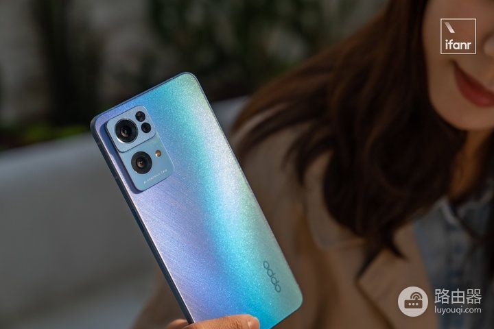 OPPO Reno7 Pro 评测：超感光猫眼镜头会发光