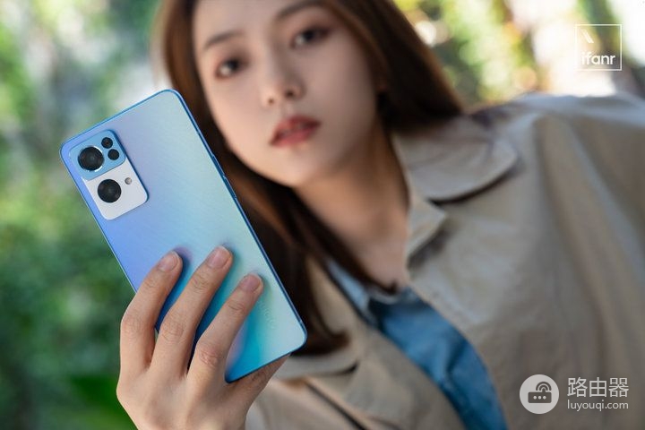 OPPO Reno7 Pro 评测：超感光猫眼镜头会发光
