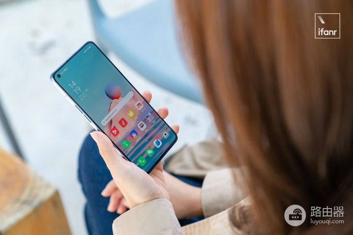 OPPO Reno7 Pro 评测：超感光猫眼镜头会发光