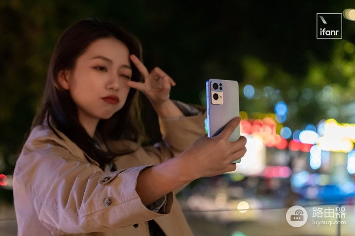 OPPO Reno7 Pro 评测：超感光猫眼镜头会发光