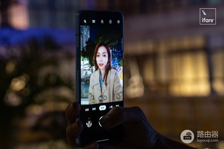 OPPO Reno7 Pro 评测：超感光猫眼镜头会发光