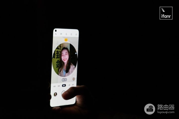 OPPO Reno7 Pro 评测：超感光猫眼镜头会发光