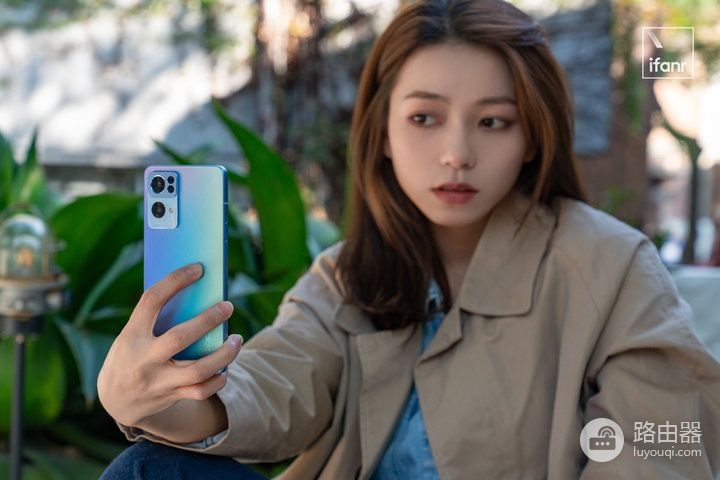 OPPO Reno7 Pro 评测：超感光猫眼镜头会发光