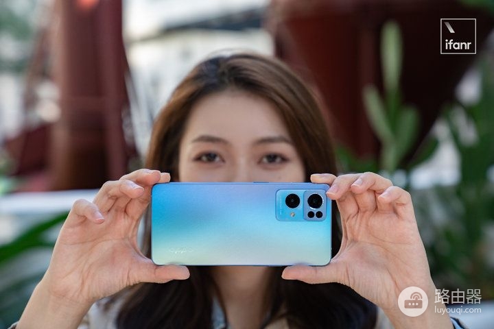 OPPO Reno7 Pro 评测：超感光猫眼镜头会发光