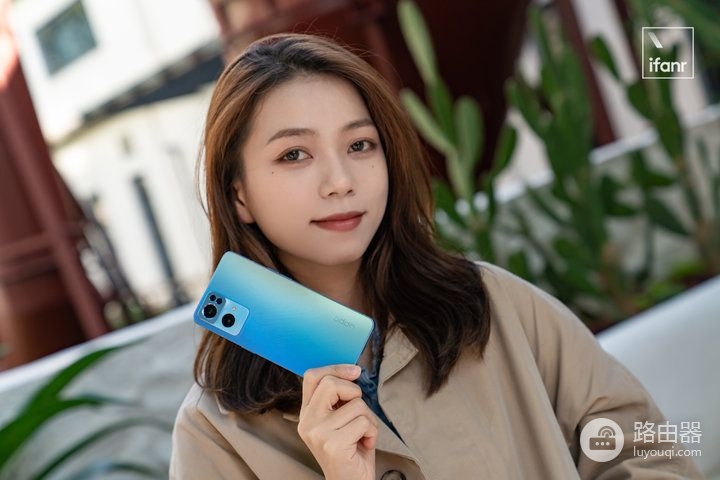 OPPO Reno7 Pro 评测：超感光猫眼镜头会发光