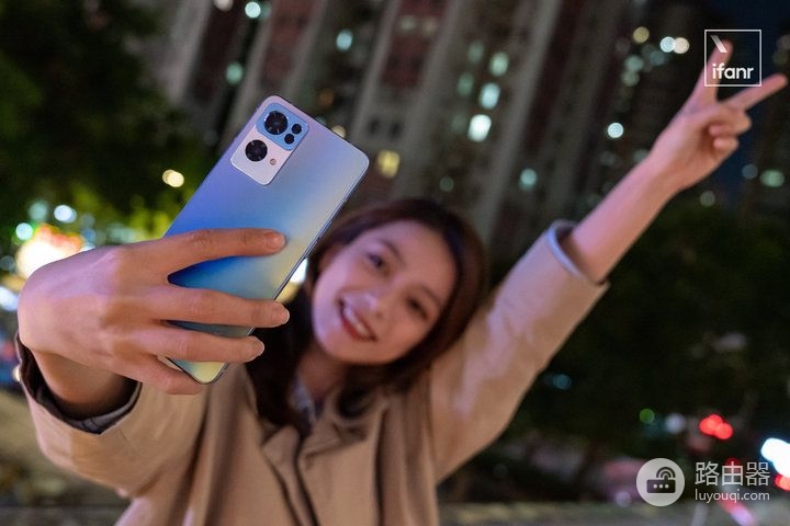 OPPO Reno7 Pro 评测：超感光猫眼镜头会发光