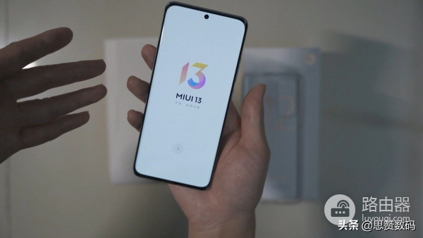 小米12首次体验就翻车?对比苹果iPhone 13mini测评