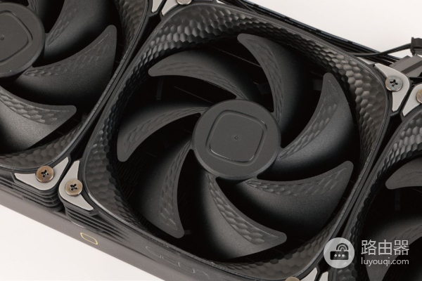 体验三款360mm一体式水冷(360一体水冷横向评测)