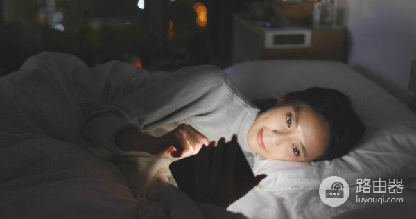 手机放床头辐射有多大(手机放床头的辐射)