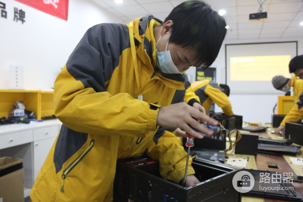 电脑硬盘坏了还能修吗(电脑硬盘坏了能修吗?)