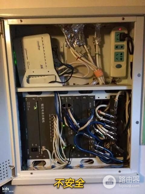 几块钱就能解决弱电箱没有电源接光猫的神器(弱电箱无电源怎么解决方光猫)