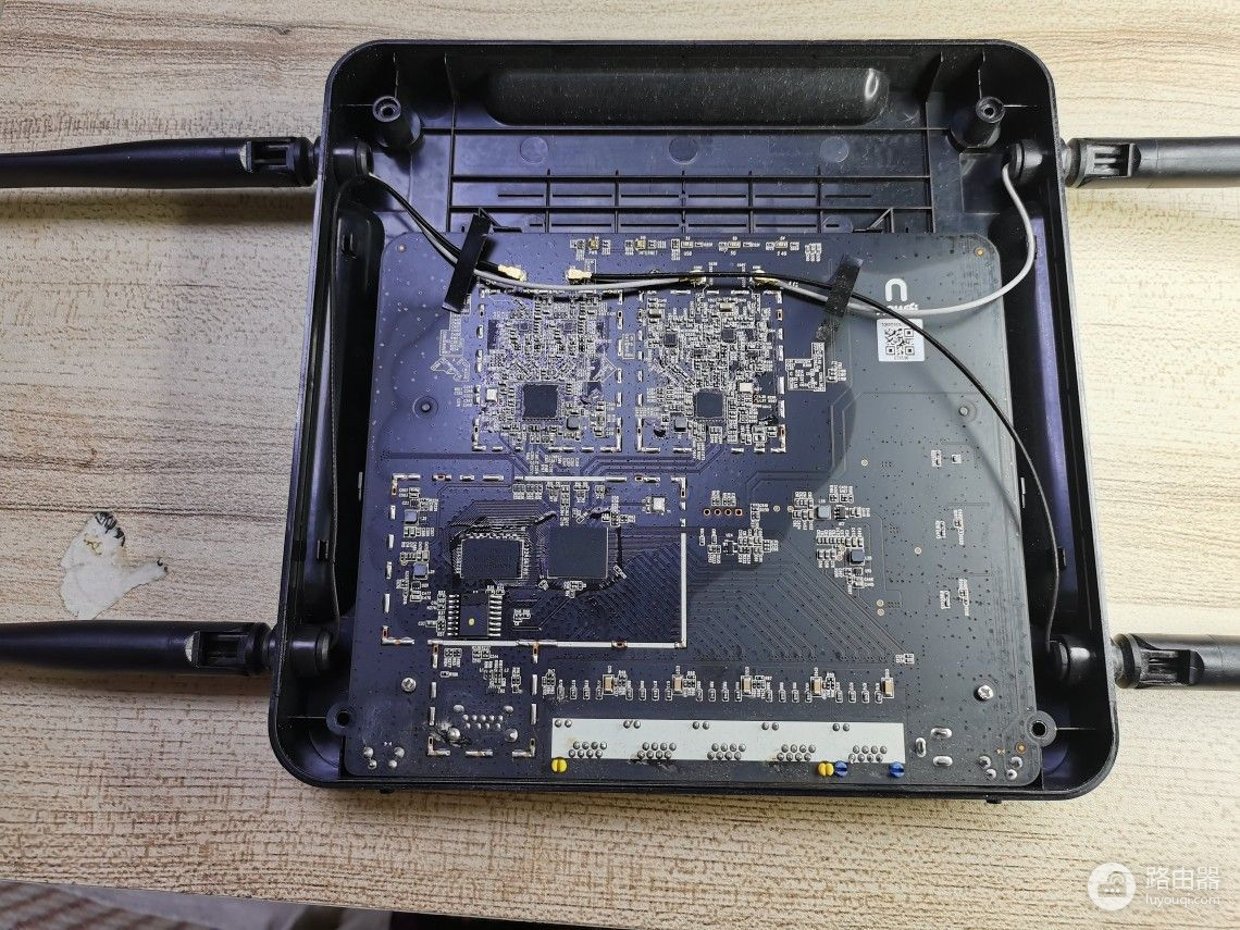拆解新路由3(新路由3拆天线)