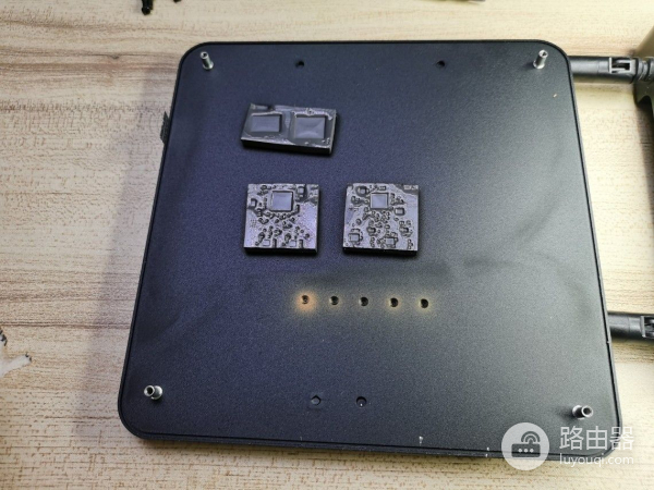 拆解新路由3(新路由3拆天线)