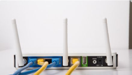 wifi路由器绑上电池(路由器上如何绑电池)